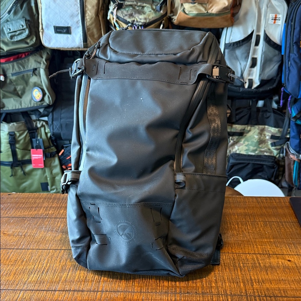 Haize Project 25L Clamshell